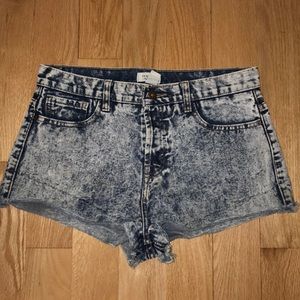 Cute acid washed jean shorts!